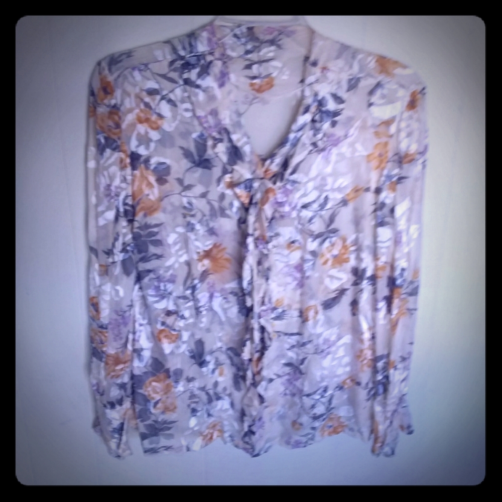 Textured silk ruffle and bow details